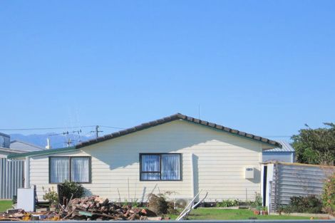 Photo of property in 22 Linklater Avenue, Foxton Beach, Foxton, 4815
