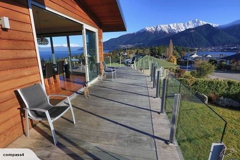 Photo of property in 17 Poplar Drive, Kelvin Heights, Queenstown, 9300