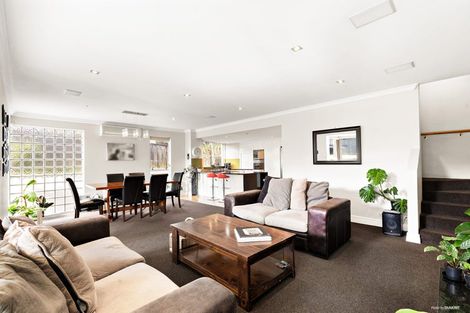 Photo of property in 8a Oteha Valley Road, Northcross, Auckland, 0632