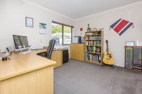 Photo of property in 5 Beaufort Close, Kingsley Heights, Upper Hutt, 5018