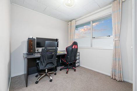 Photo of property in 72 Reynella Drive, Massey, Auckland, 0614