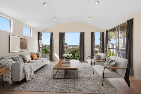 Photo of property in 10 Lupetti Rise, West Harbour, Auckland, 0618