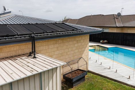 Photo of property in 38 Johnstone Drive, Fitzherbert, Palmerston North, 4410