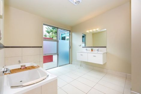 Photo of property in 22 Patterson Road, Hurworth, New Plymouth, 4371