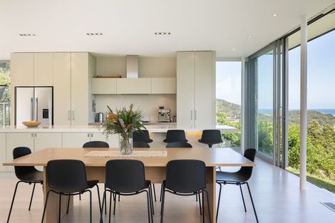 Photo of property in 70 Domain Crescent, Muriwai, Waimauku, 0881