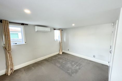 Photo of property in 165 Carlisle Road, Northcross, Auckland, 0632