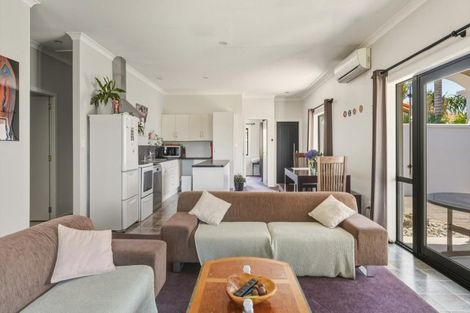 Photo of property in 15 Saint Clair Place, Papamoa Beach, Papamoa, 3118