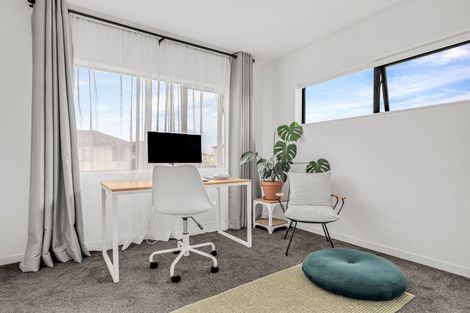 Photo of property in 1 Nga Waka Place, Mangere, Auckland, 2022