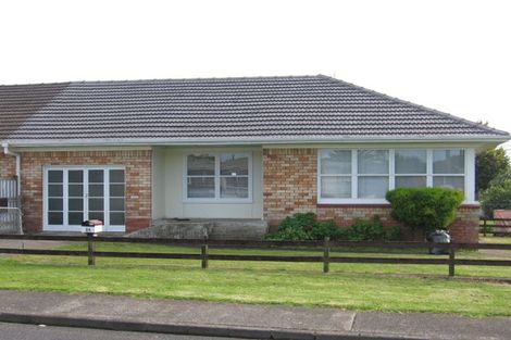 Photo of property in 1/2a Hollinbrigg Place, Manurewa, Auckland, 2102