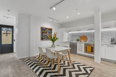 Photo of property in 2/25a Lake Road, Devonport, Auckland, 0624