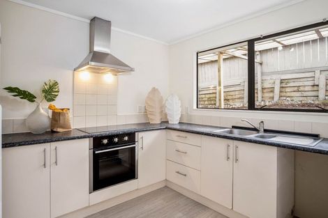 Photo of property in 1/17 Bond Crescent, Forrest Hill, Auckland, 0620