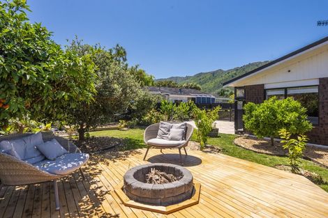 Photo of property in 4 Graham Grove, Waikanae, 5036