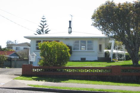 Photo of property in 92 Brois Street, Frankleigh Park, New Plymouth, 4310