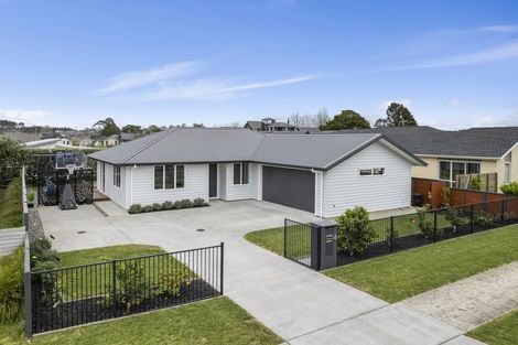 Photo of property in 4 Sir Lincoln Drive, Kumeu, 0810