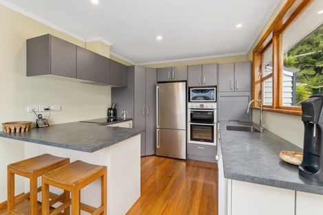 Photo of property in 14 Pinehaven Road, Pinehaven, Upper Hutt, 5019