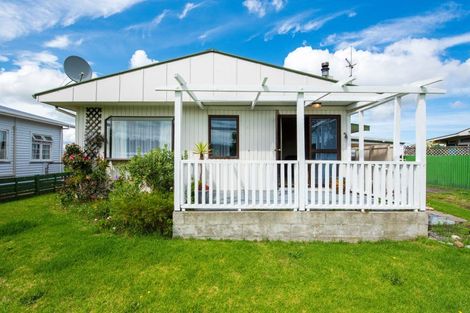 Photo of property in 6 Seabury Avenue, Foxton Beach, Foxton, 4815