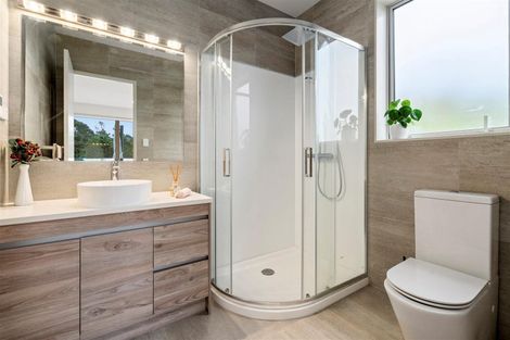 Photo of property in 15 Nola Road, Oratia, Auckland, 0604