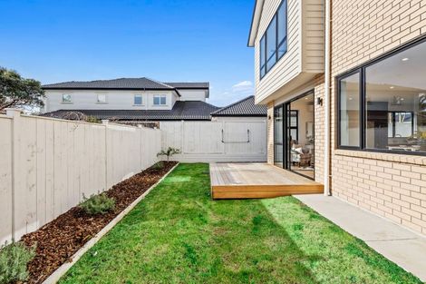 Photo of property in 4 Auden Close, Somerville, Auckland, 2014