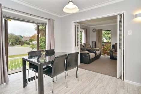 Photo of property in 15 Sonning Place, Redwood, Christchurch, 8051