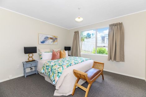 Photo of property in 27 Lavery Place, Sunnynook, Auckland, 0632