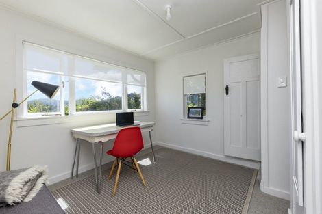 Photo of property in 42 Rayner Road, Piha, 0772