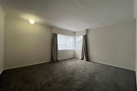 Photo of property in 2 Kauri Street, Inglewood, 4330