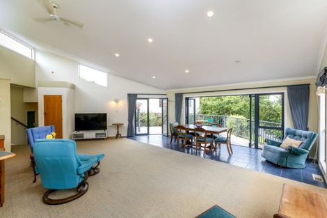 Photo of property in 10 Mcfarlane Street, Oakura, 4314