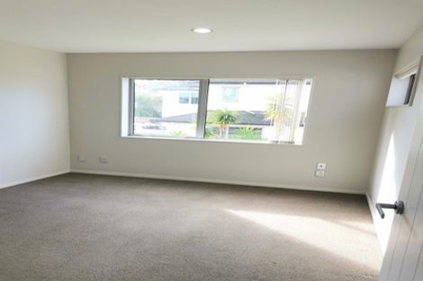 Photo of property in 22 Namsan Close, Fairview Heights, Auckland, 0632