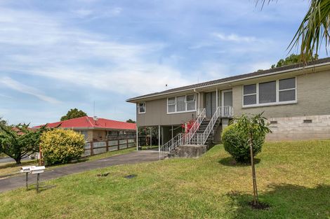 Photo of property in 1/32 Rosewarne Crescent, Glendene, Auckland, 0602