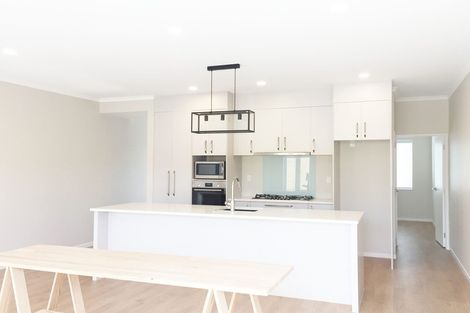 Photo of property in 29 Stitchbird Crescent, Papakura, 2110