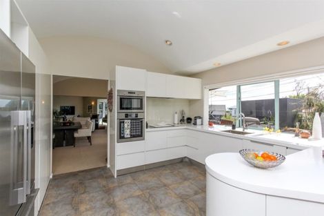 Photo of property in 48a Cameron Street, New Plymouth, 4310