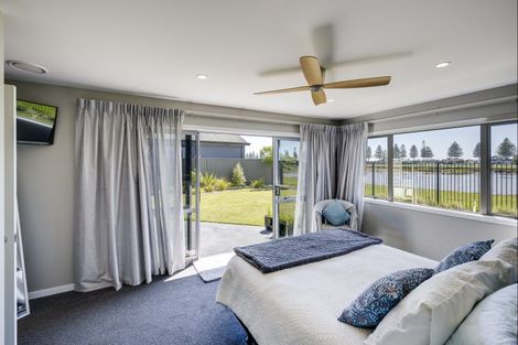Photo of property in 28 Kaituna Place, Te Awa, Napier, 4110