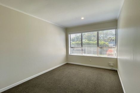 Photo of property in 2/5 Howard Road, Northcote, Auckland, 0627