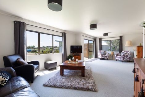 Photo of property in 181f Omokoroa Road, Omokoroa, 3114