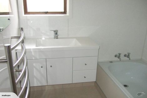 Photo of property in 2/10 Metric Place, Te Atatu South, Auckland, 0610