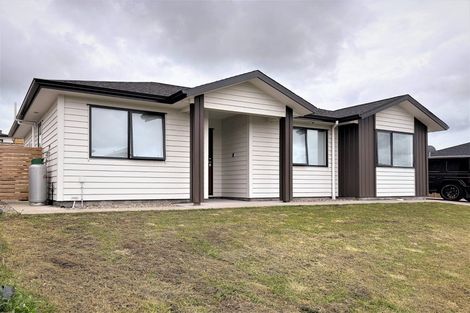 Photo of property in 12 William Calvert Drive, Swanson, Auckland, 0614