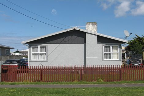Photo of property in 28 Titoki Street, Castlecliff, Whanganui, 4501