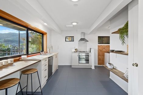 Photo of property in 6 Gilmour Terrace, Lyttelton, 8082