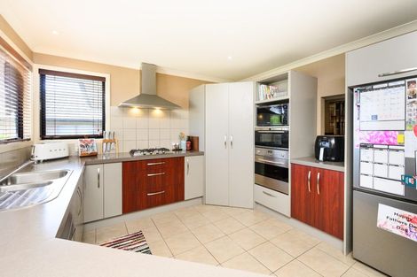 Photo of property in 19 Johnstone Drive, Fitzherbert, Palmerston North, 4410