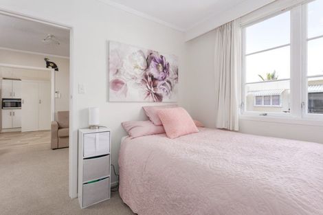 Photo of property in Orange Grove Flats, 2/549 Childers Road, Te Hapara, Gisborne, 4010