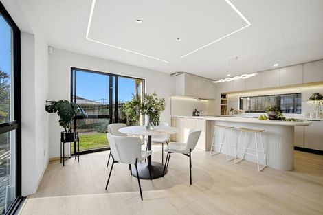Photo of property in 10 Tusac Place, Totara Vale, Auckland, 0627