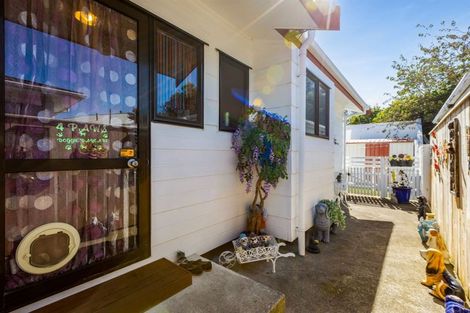 Photo of property in 4 Surrey Street, Hawera, 4610