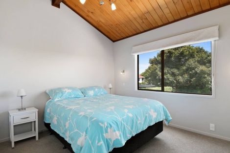 Photo of property in 2 Gellibrand Place, Omokoroa, 3114