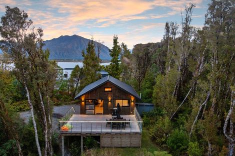 Photo of property in 11 Brownlee Drive, Moana, 7872