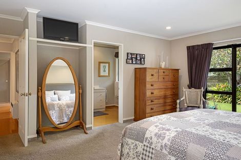 Photo of property in 12 Papawai Grove, Waikanae, 5036