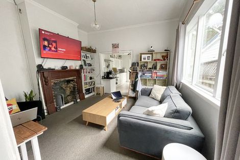 Photo of property in 10 Royal Street, Berhampore, Wellington, 6023