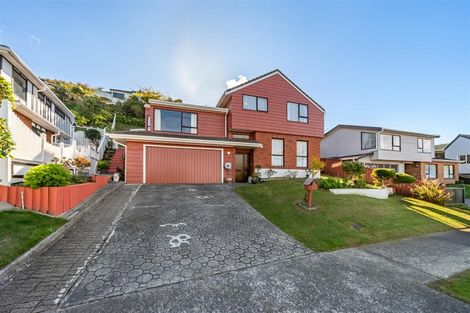 Photo of property in 10 Ordley Grove, Tawa, Wellington, 5028