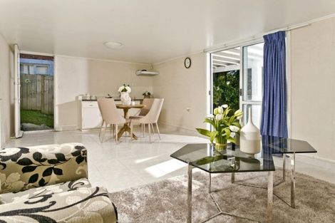 Photo of property in 96 Pupuke Road, Hillcrest, Auckland, 0627