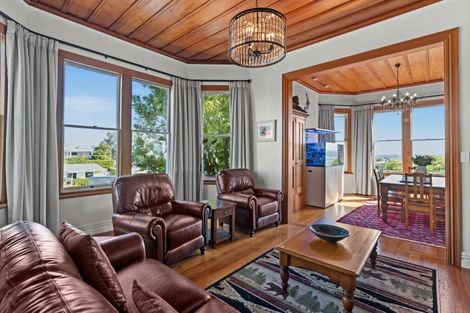 Photo of property in 1 Roslyn Road, Bluff Hill, Napier, 4110