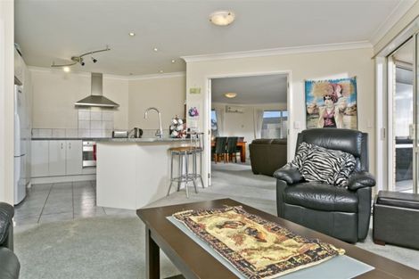 Photo of property in 39 Bluebird Crescent, Unsworth Heights, Auckland, 0632